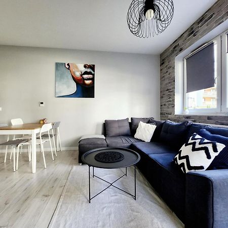 Apartstars - Powstancow #32 With Terrace Rzeszow Luaran gambar